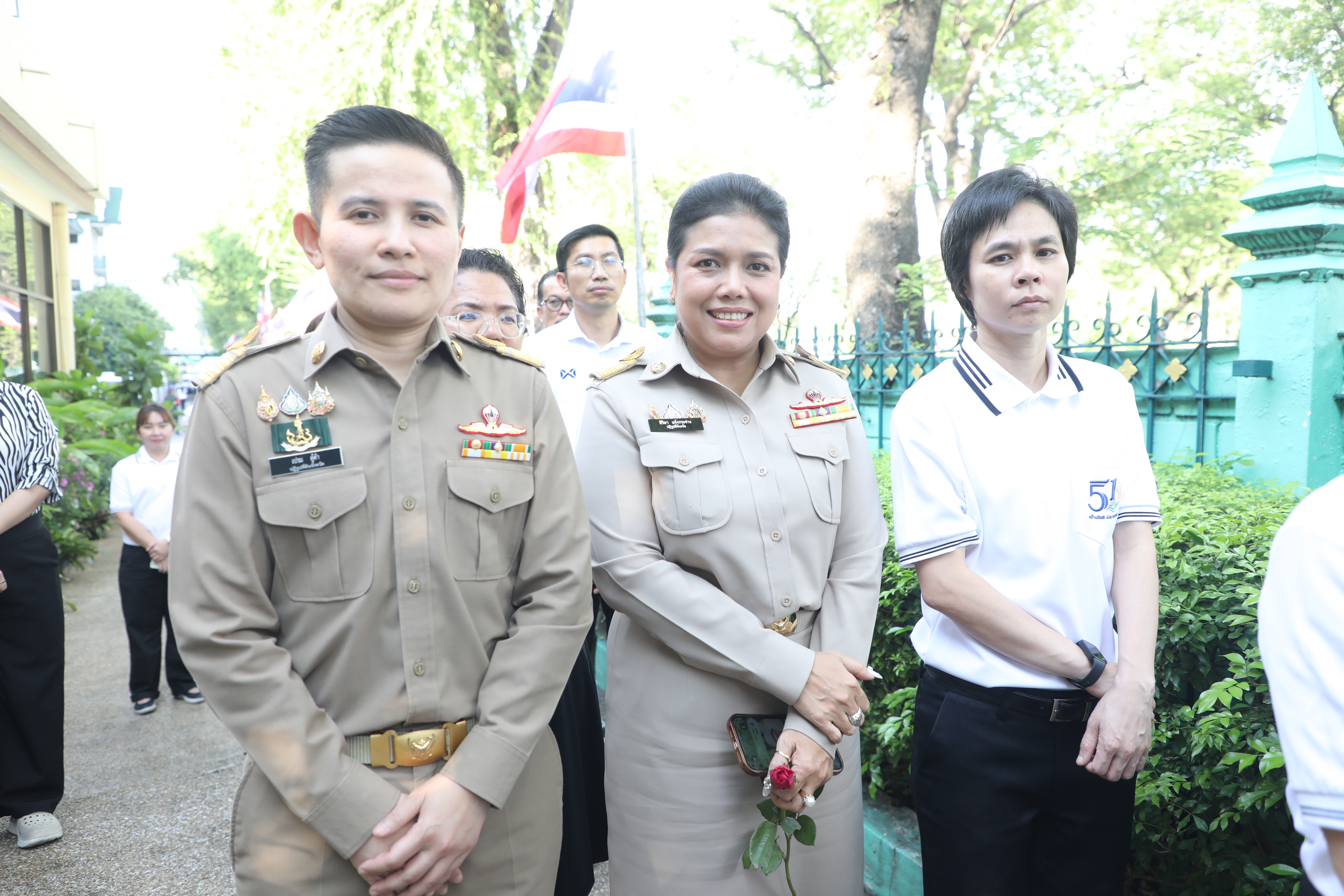title - เลขาธิการ ส.ป.ก. และผู้เกษียณอายุราชการ สักการะสิ่งศักดิ์สิทธิ์ประจำ กระทรวงเกษตรและสหกรณ์ และ สำนักงานการปฏิรูปที่ดินเพื่อเกษตรกรรม เนื่องในโอกาสเกษียณอายุราชการ